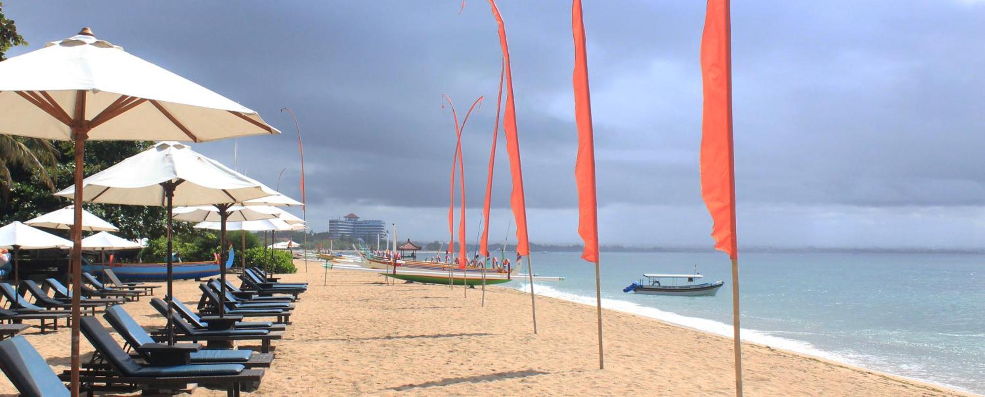 Besakih Beach Hotel Sanur  Exterior photo
