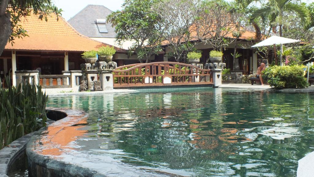 Besakih Beach Hotel Sanur  Exterior photo